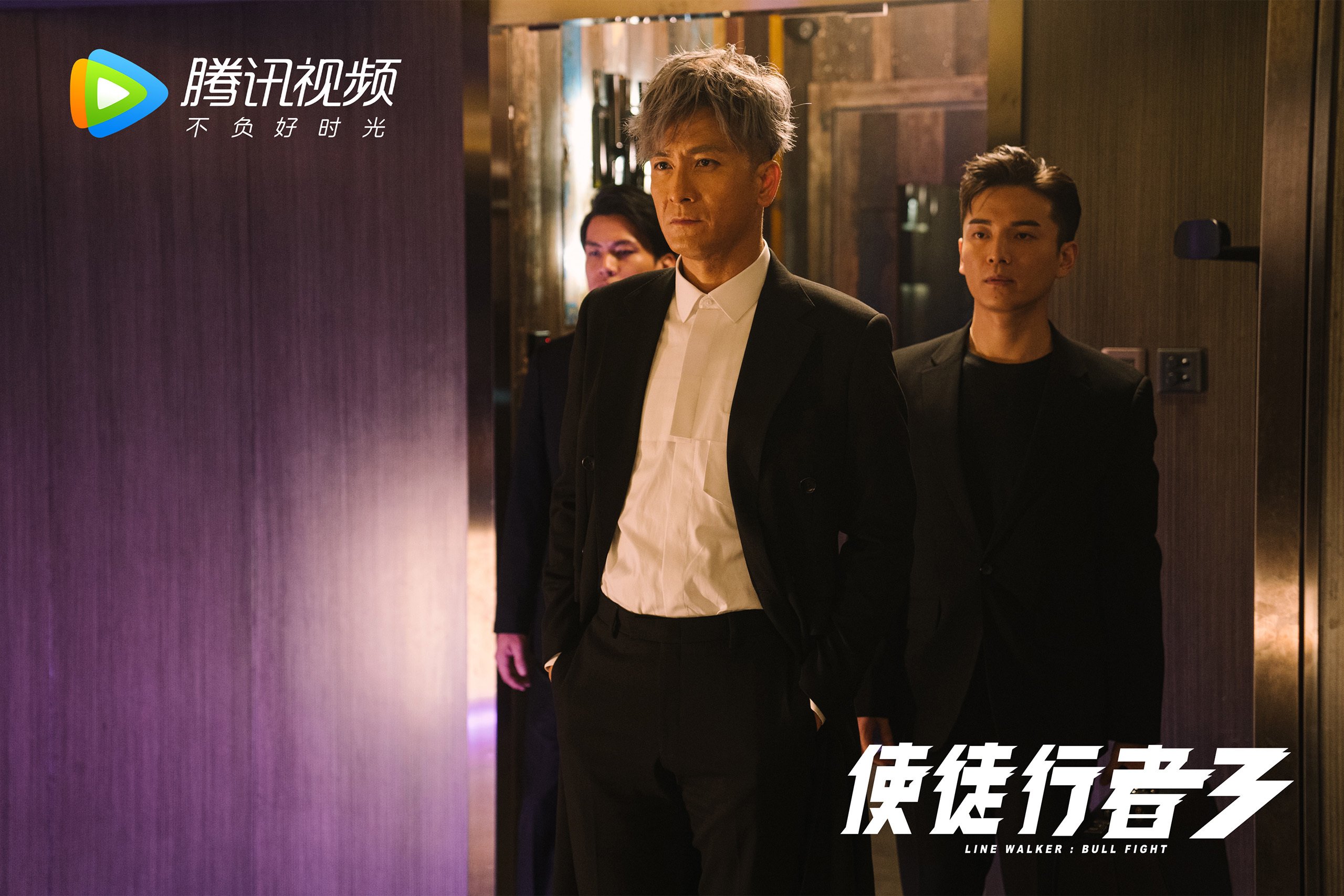 中美蝶泳前100米对比:美方领先更稳,美国百米蝶泳