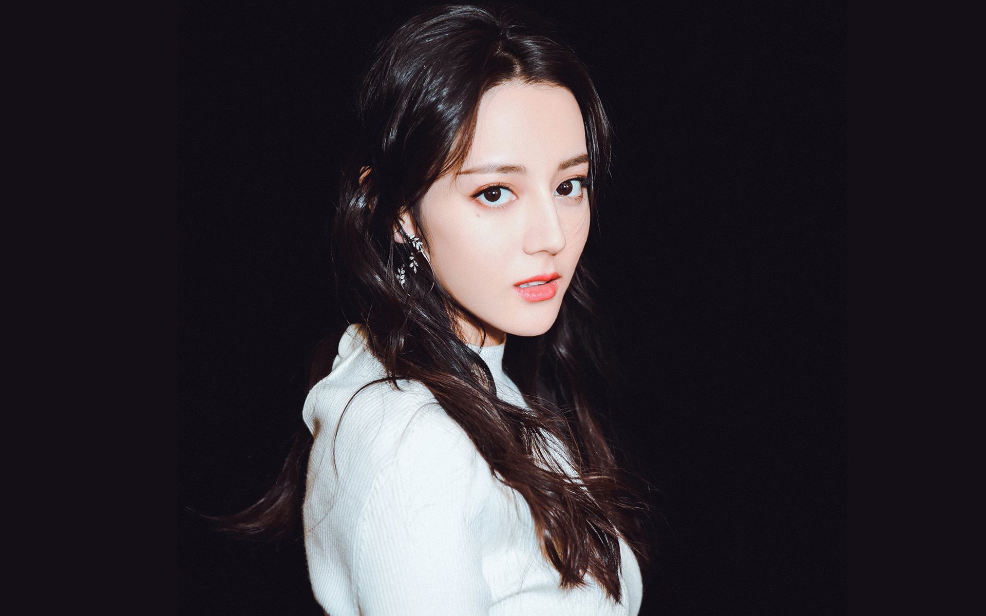 跳水动作稳定荷兰锁定决赛席位，荷兰女子跳高运动员